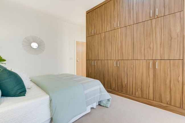 Building Photo - Light & bright 1-bdrm/1-bath condo in desi...