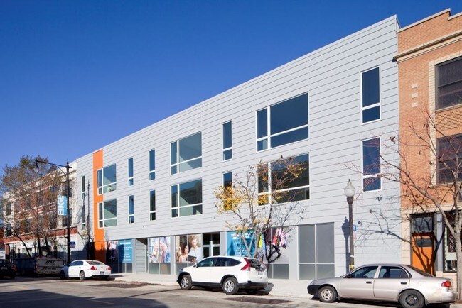 Building Photo - 1244 W Devon Ave