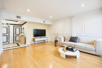 Building Photo - 1124 Kings Rd