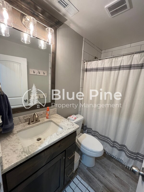 Building Photo - 6028 Fox Run Dr