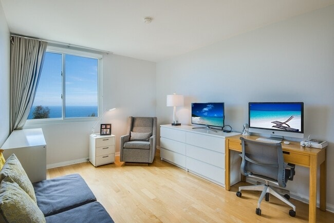 Building Photo - Big Ocean View 2 Bedroom