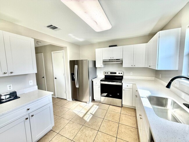 Building Photo - Beautiful Two-Story Home for Lease in South Austin