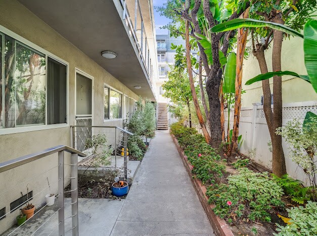 Building Photo - 12026 Goshen Ave