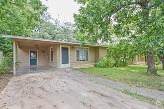 Building Photo - 3/2 with 2 living rooms & a Huge Yard