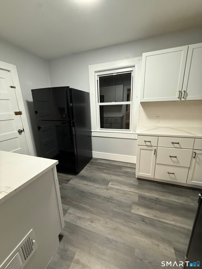 Building Photo - 36 Carver St