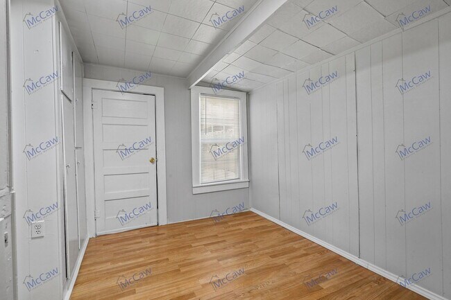 Building Photo - 419 N Grand Ave