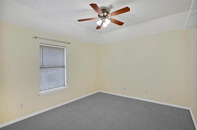 Building Photo - 2001 Singing Hls