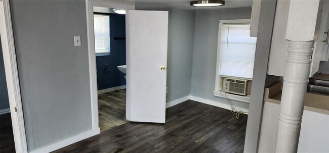 Building Photo - 4610 N Asbury Ave