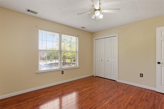 Building Photo - 14 Sandy Pond Ct
