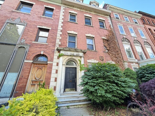 Interior Photo - 479 Delaware Avenue