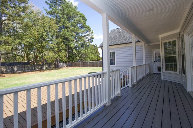 Building Photo - "Spacious and Inviting 2620 sq. ft. Home i...