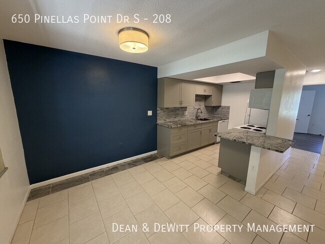 Building Photo - 1 Bed/1 Bath - Unit 208