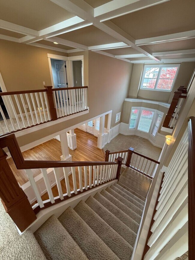 Building Photo - Stunning large 3 bedroom plus bonus rooms ...