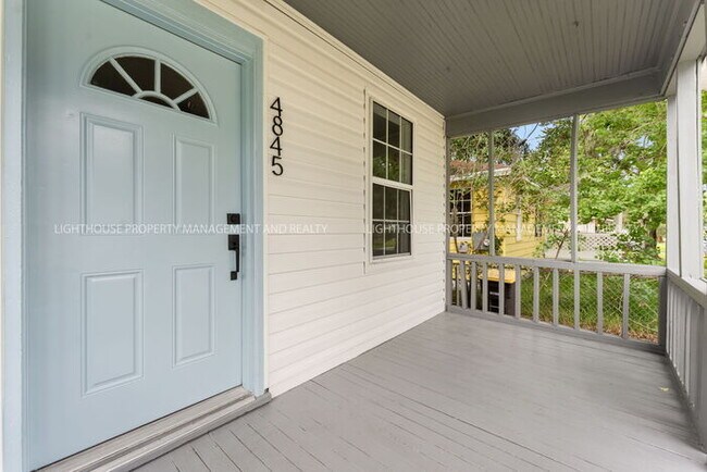 Building Photo - Charming Newly Renovated 2-Bedroom Home Ne...