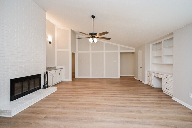 Building Photo - 2818 Green Fields Dr