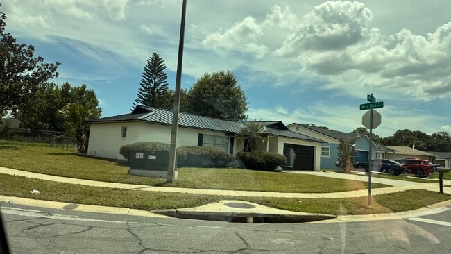 Building Photo - 1422 Myrna Ln