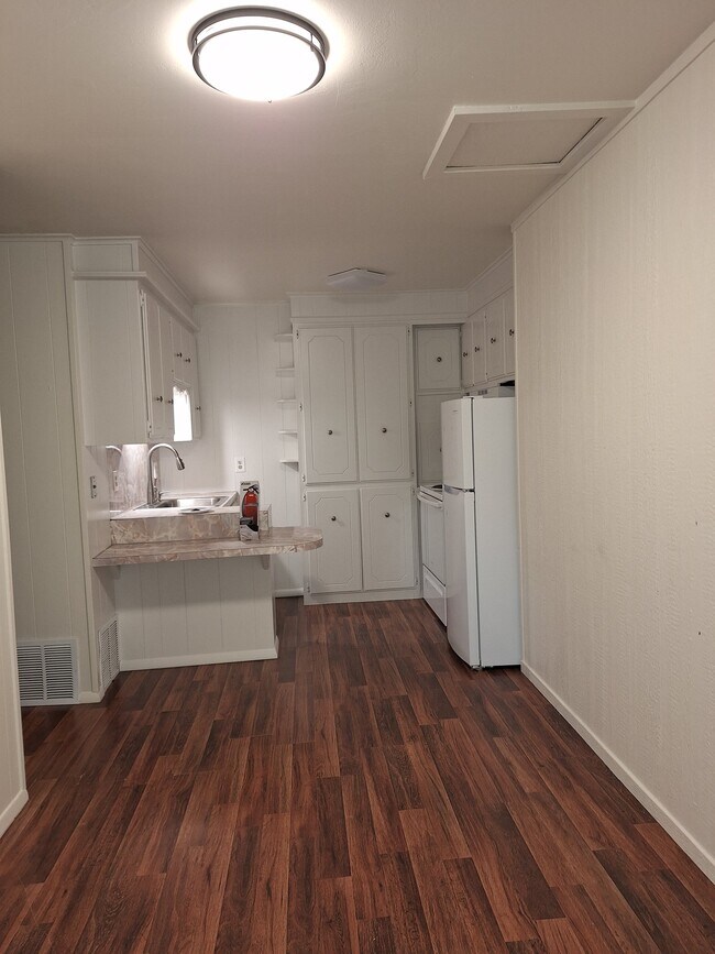 Building Photo - 10940 Archery Dr