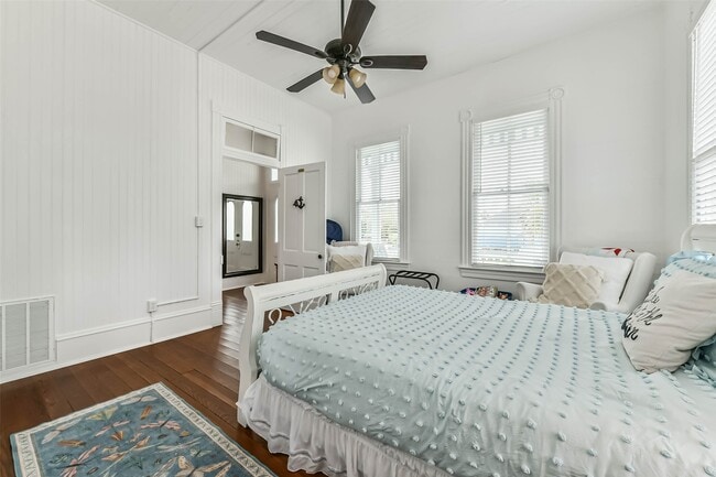 Building Photo - 3301 Ave N Ursuline St