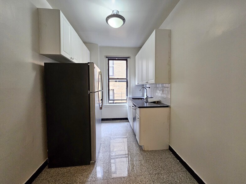 Building Photo - 664 W 163rd St