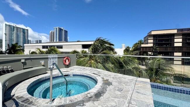 Building Photo - 2 BED/2 BATH FURNISHED UNIT AT HIGHLY DESI...