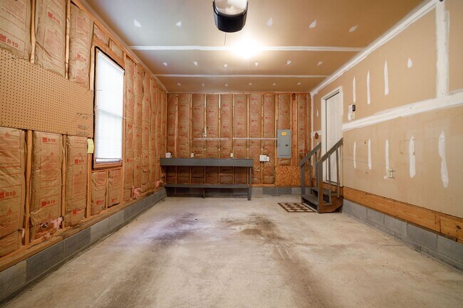 Building Photo - 3 Bedroom/2 Bath Rancher in the North Ches...