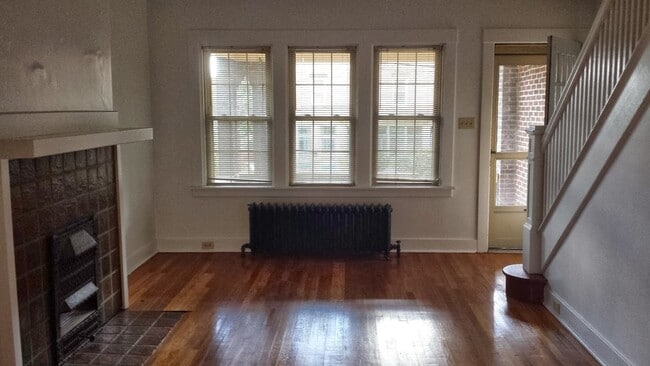 Building Photo - Incredible Two Story Duplex in Squirrel Hill!
