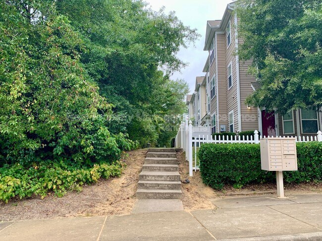 Building Photo - 300 Coalinga Lane