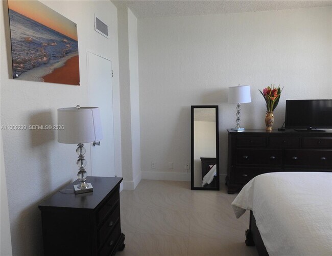 Building Photo - 3901 S Ocean Dr