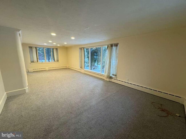 Building Photo - 8233 Fairview Rd