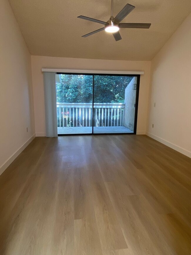 Building Photo - Irvine: 2-story townhome with attached 2 c...