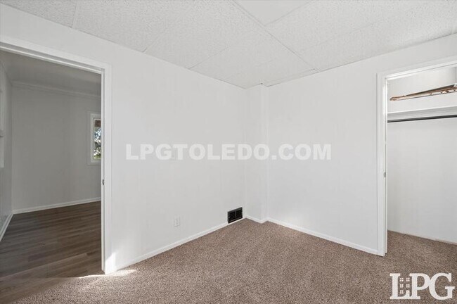 Building Photo - 4013 Caroline Ave