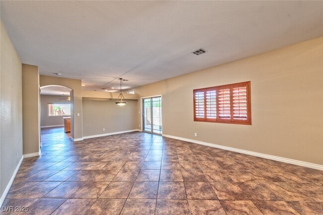 Building Photo - 10600 Royal Willow Pl