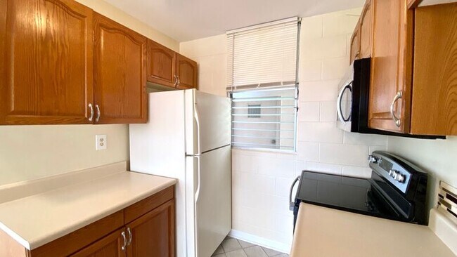 Building Photo - 1025 Kalo Pl