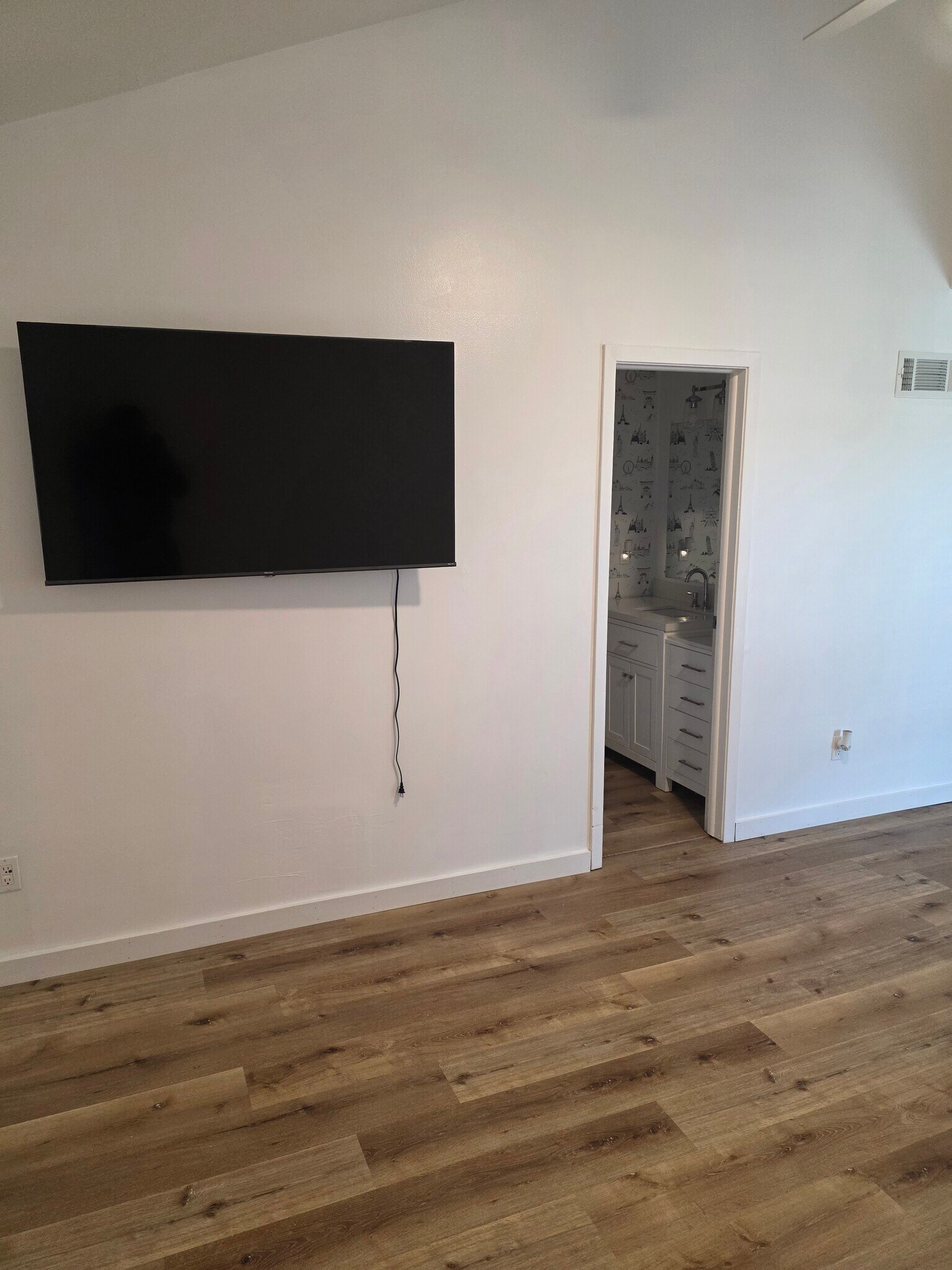 Building Photo - 11260 College Ave