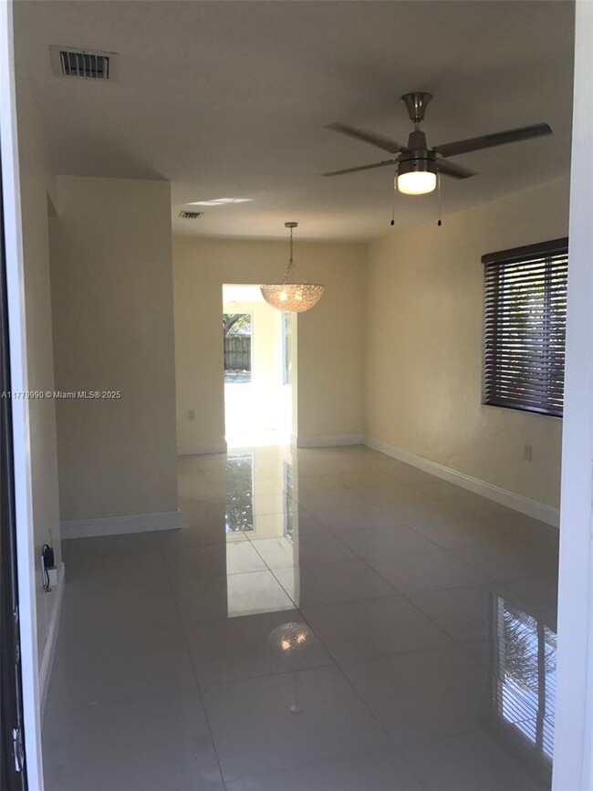 Building Photo - 6510 SW 63rd Ct
