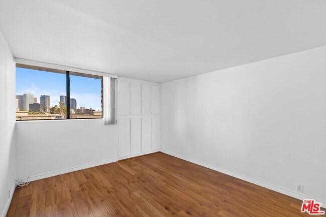 Building Photo - 10535 Wilshire Blvd