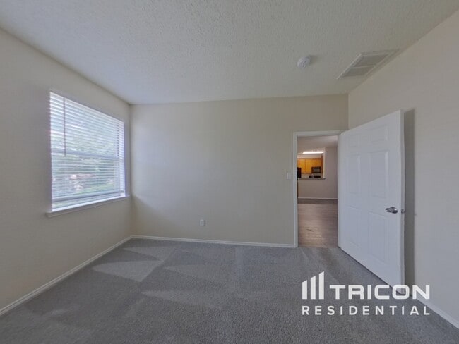 Building Photo - 6300 Downeast Dr