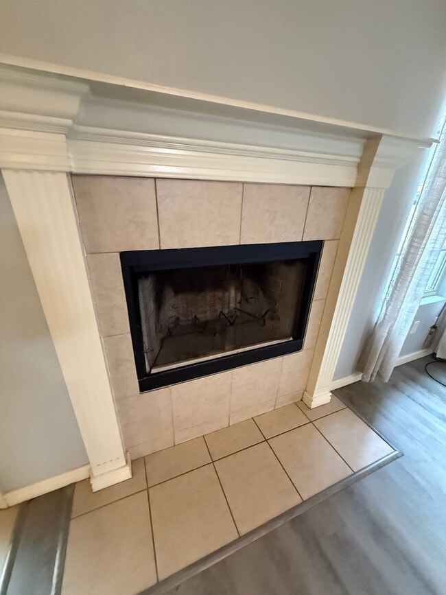 Building Photo - Now Pre-leasing for Mid-April