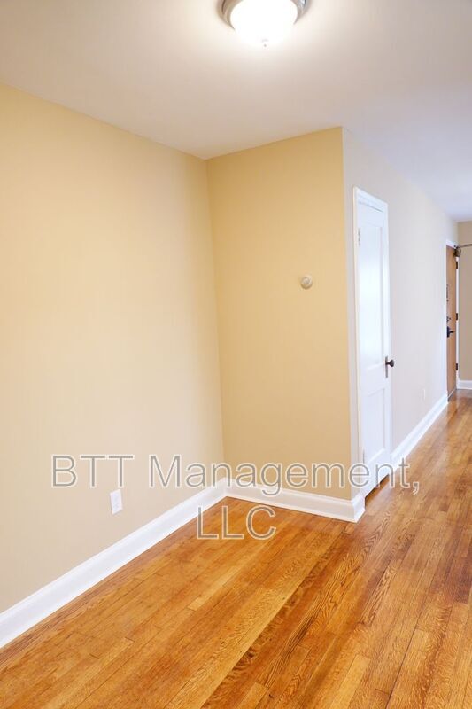 Building Photo - 8406 Greenwood Ave