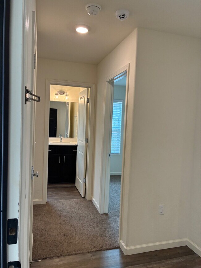 Building Photo - Modern Convenience and Luxury!! Move In Ready with Full Appliance Package!