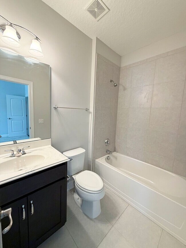 Building Photo - Immaculate 5 Bedroom, 3.5 Bathroom luxury home located within a prestigious gated community
