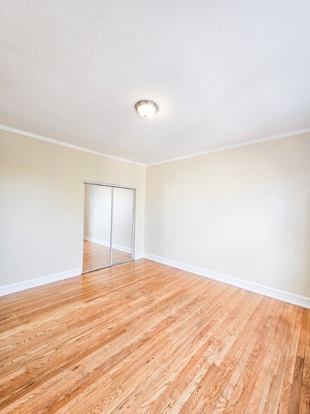 Building Photo - 4715 Belmont