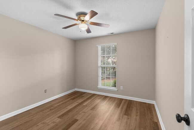 Building Photo - Great Location in the Heart of Madison!