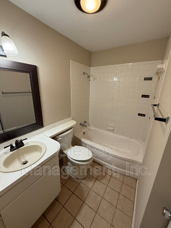 Building Photo - 253 Vanderbilt Dr