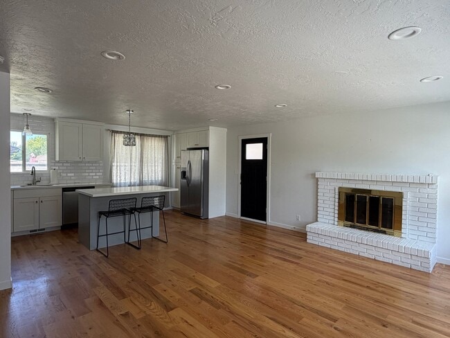 Building Photo - 375 E 10560 S