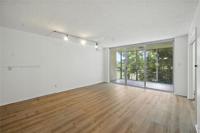Building Photo - 3850 Oaks Clubhouse Dr