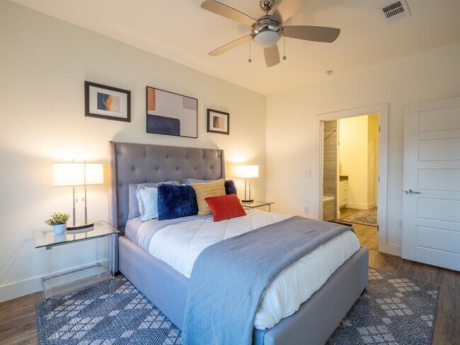 Building Photo - 6444 Burnet Rd