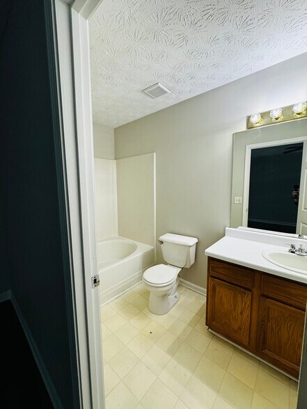 Building Photo - 81 Davis Mill Ct