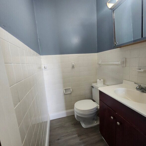 Building Photo - 2214 Girard Ave