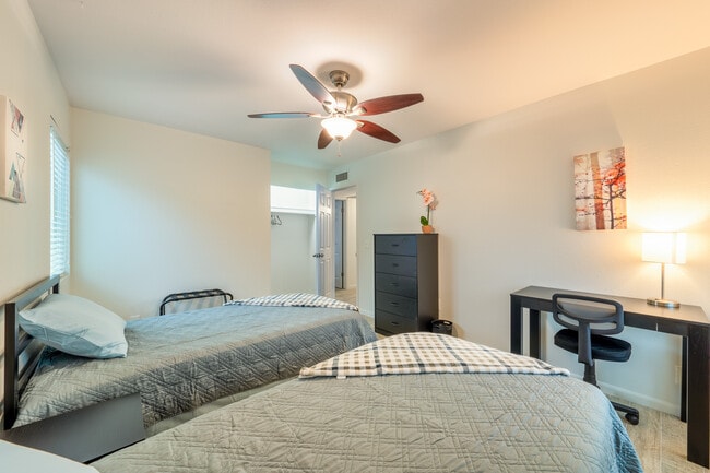 Bedroom 2 - 1219 W 10th Pl